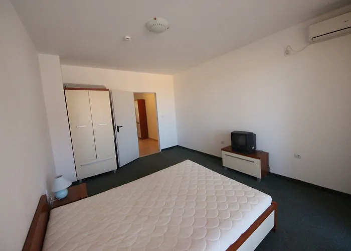 Menada Ravda Apartment *