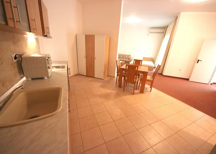 Menada Ravda Apartment *