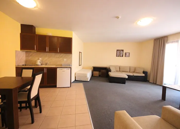 Menada Ravda Apartment *