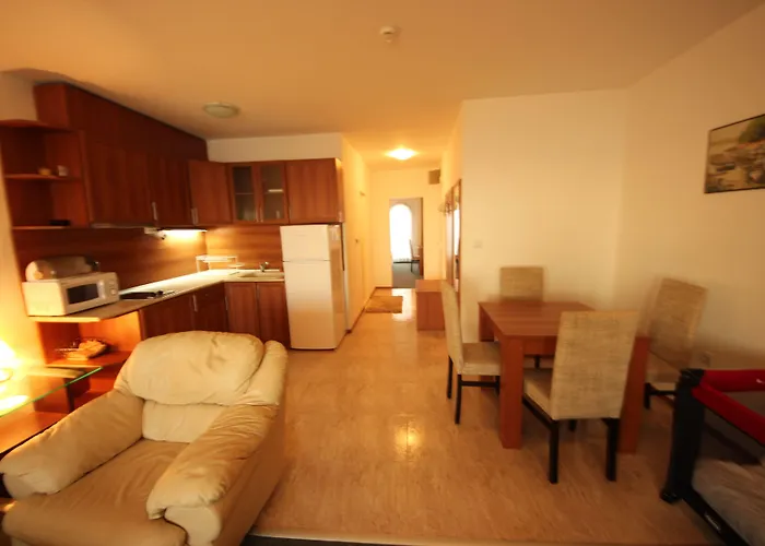 Menada Ravda Apartment *