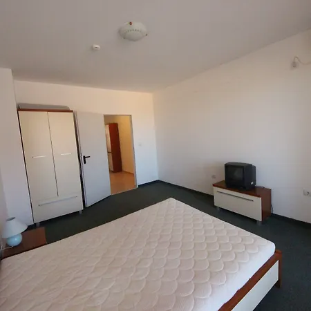 Menada Ravda Апартаменты *