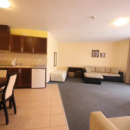 Menada Ravda Апартаменты *