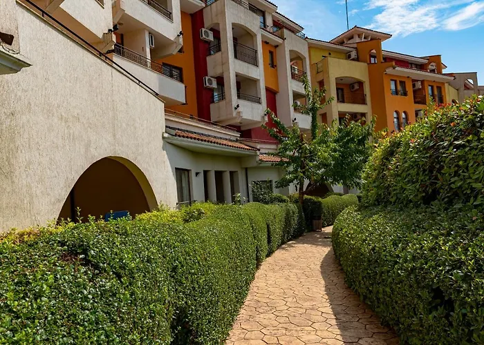 Menada Ravda * 阿赫洛伊